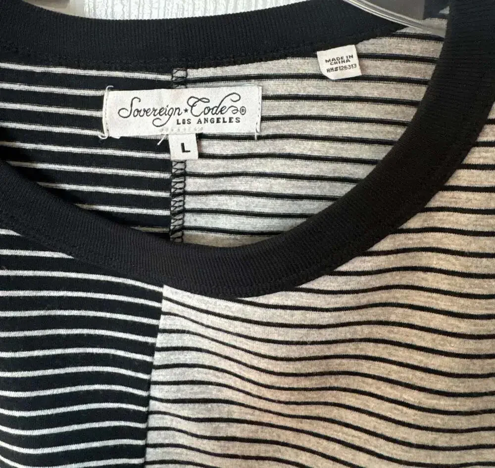 Sovereign Code Split Striped T-Shirt Size L - Picture 2 of 7